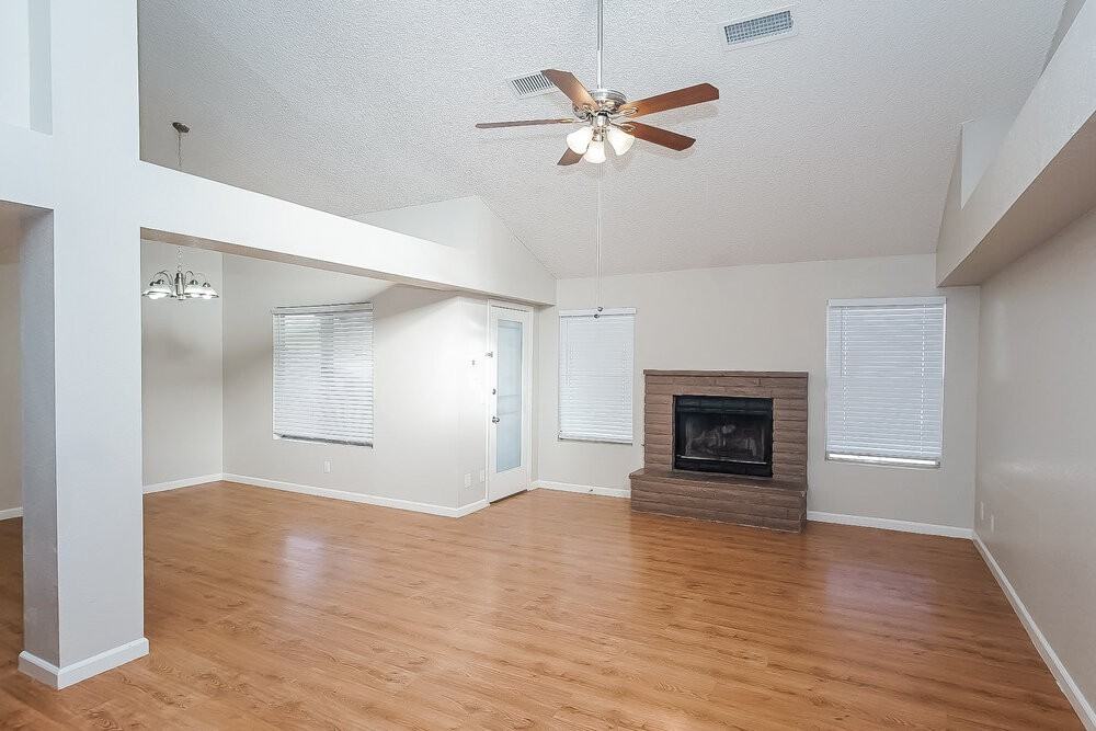 827 Schooner Dr - Photo 4 of 17