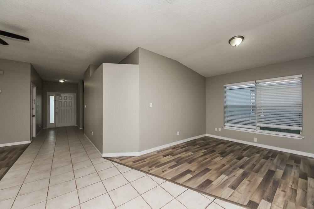 11183 Galvin Dr - Photo 4 of 16