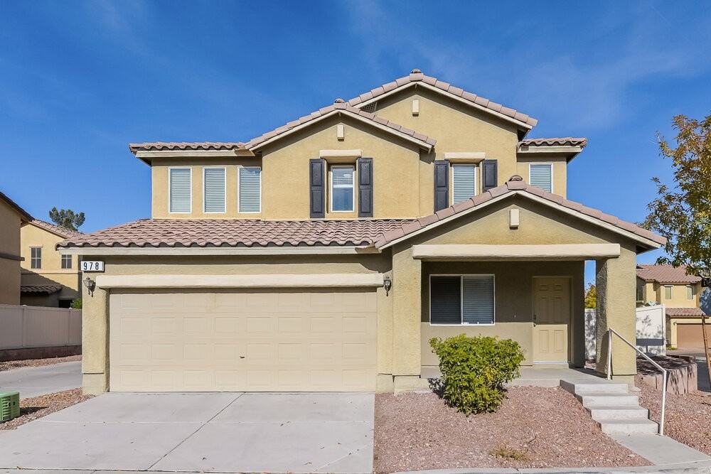 978 Medina De Leon Avenue