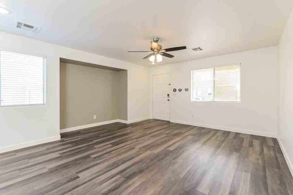 978 Medina De Leon Ave - Photo 5 of 17