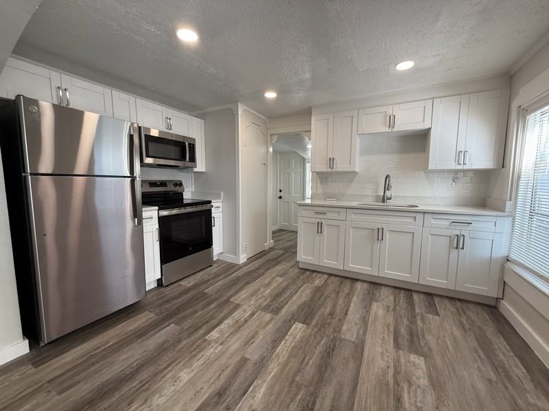 5437 Essex Ave S #4 - Photo 3 of 13