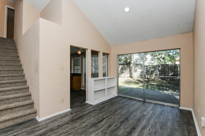 3801 Waxwing Cir S - Photo 3 of 10