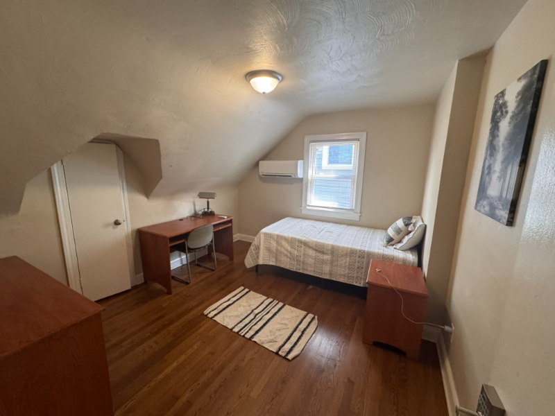 5215 Huntington Ave - Photo 3 of 10