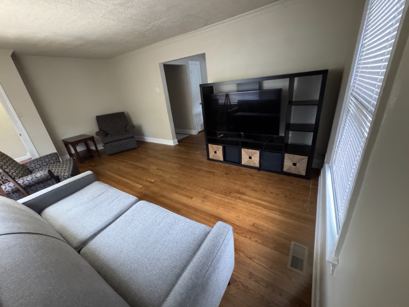 5215 Huntington Ave - Photo 5 of 10