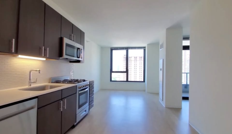 185 West Superior Street - Photo 3 of 18