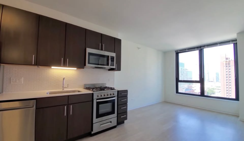 185 West Superior Street - Photo 4 of 18