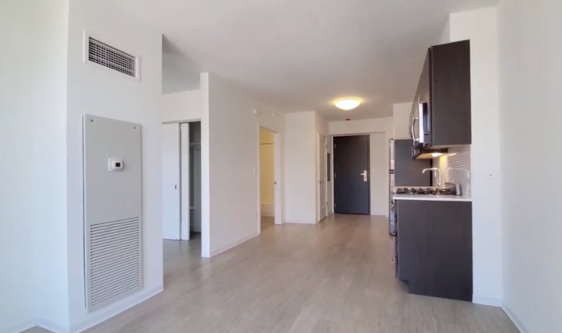 185 West Superior Street - Photo 5 of 18