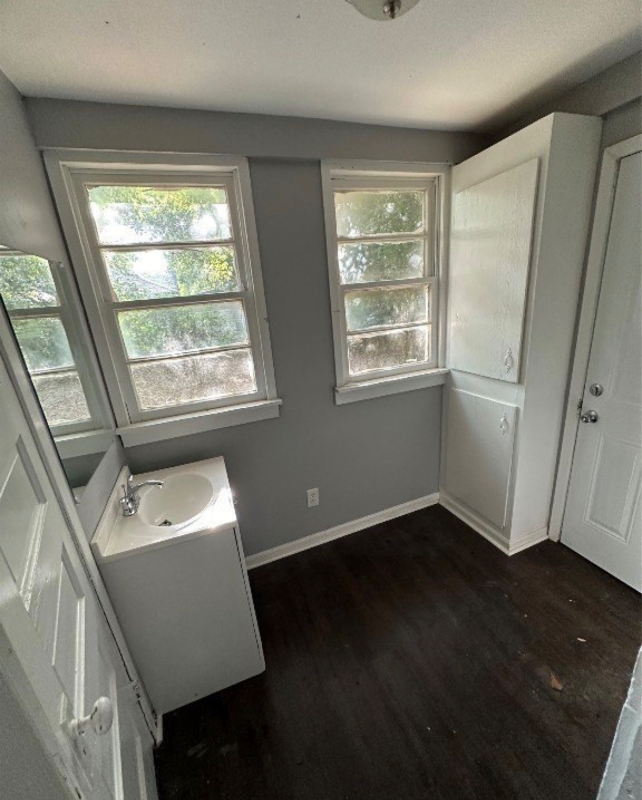 525 5th St - Photo 4 of 8