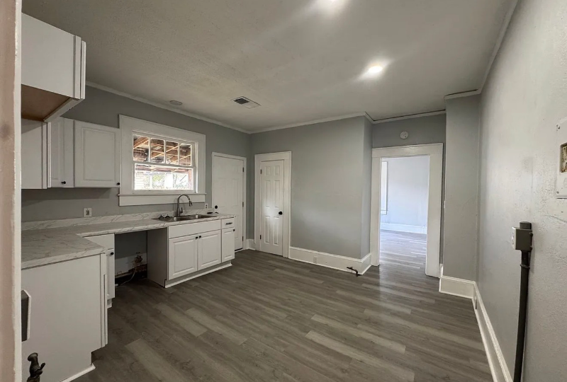 2514 Poplar Street - Photo 3 of 11