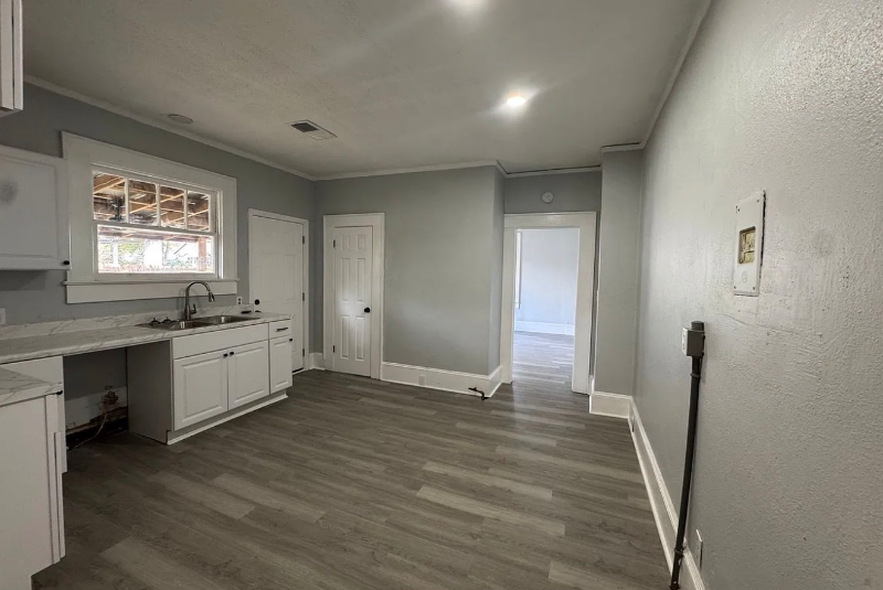 2514 Poplar Street - Photo 5 of 11