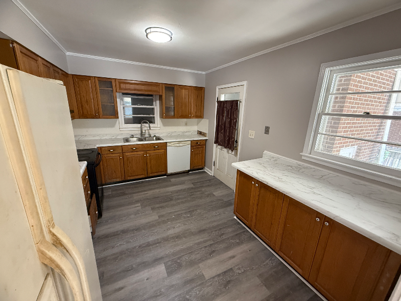 196 East Salem Drive - Photo 3 of 13