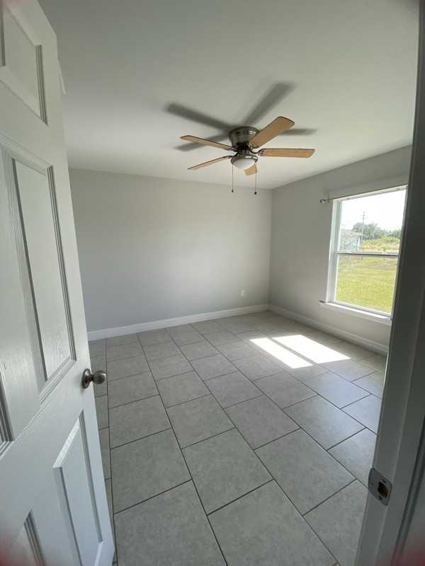 5011 Benton St - Photo 2 of 7