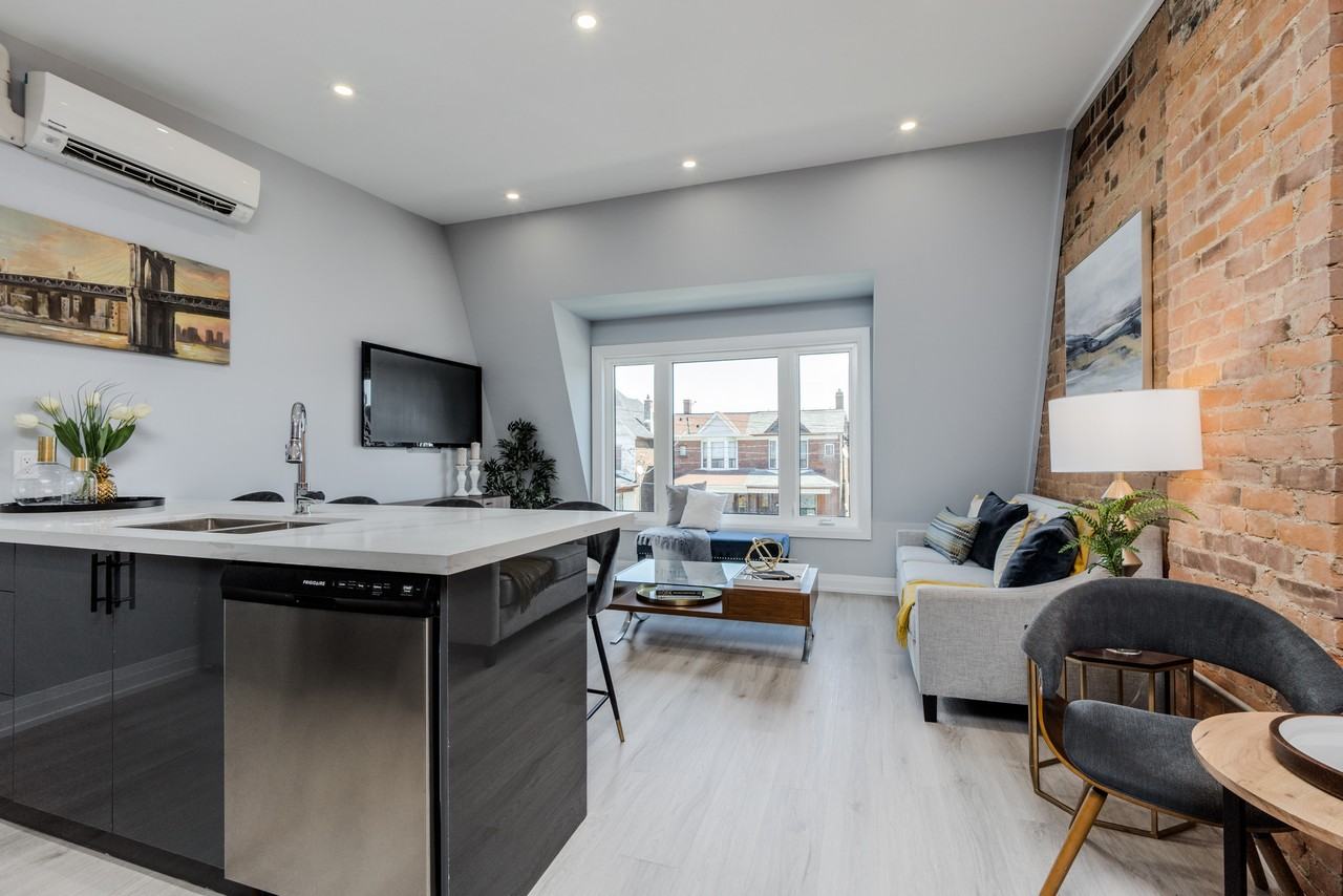 576 Lansdowne Avenue - Photo 2 of 11