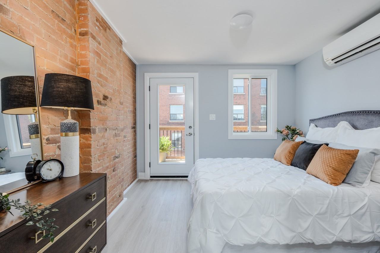 576 Lansdowne Avenue - Photo 5 of 11