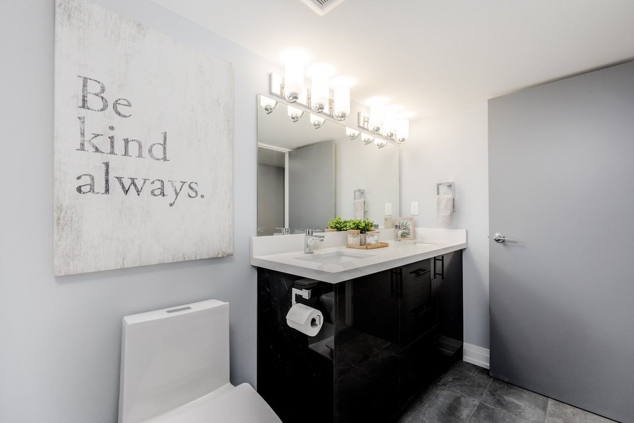 576 Lansdowne Avenue - Photo 6 of 11