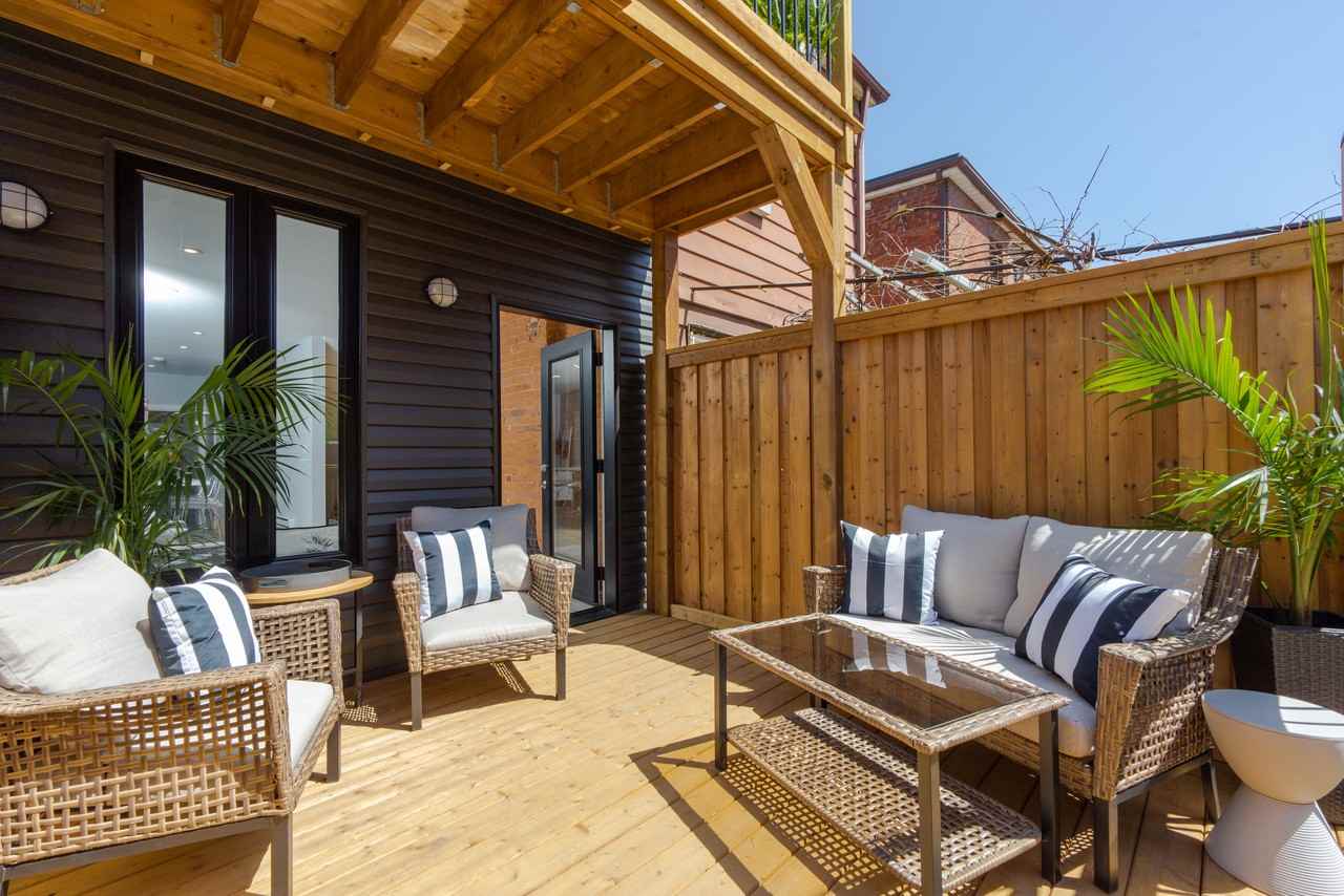 576 Lansdowne Avenue - Photo 7 of 11