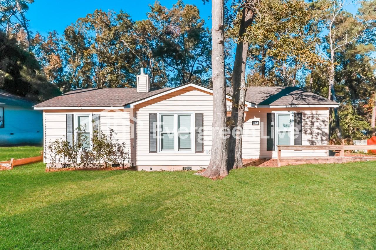 1028 Thurmond Street - Photo 2 of 16