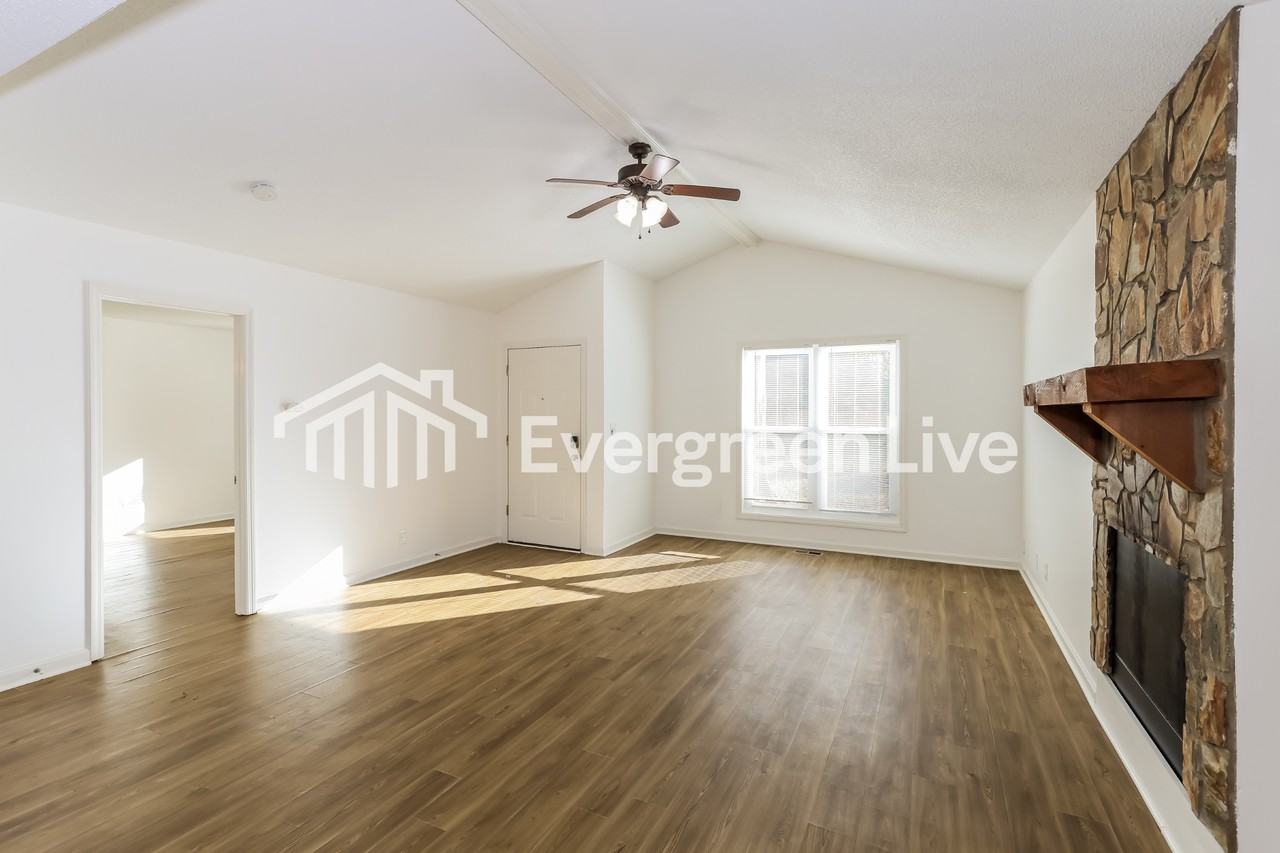 1028 Thurmond Street - Photo 5 of 16