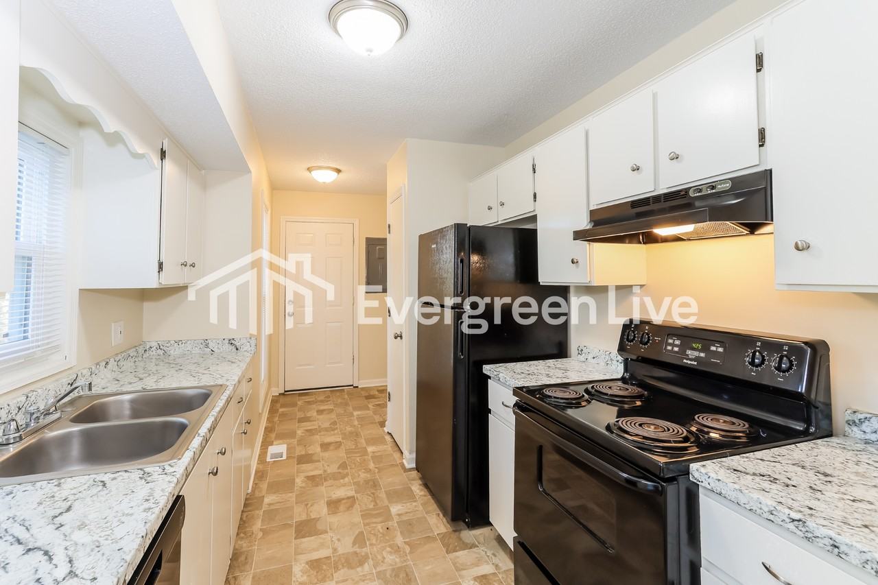 1028 Thurmond Street - Photo 7 of 16