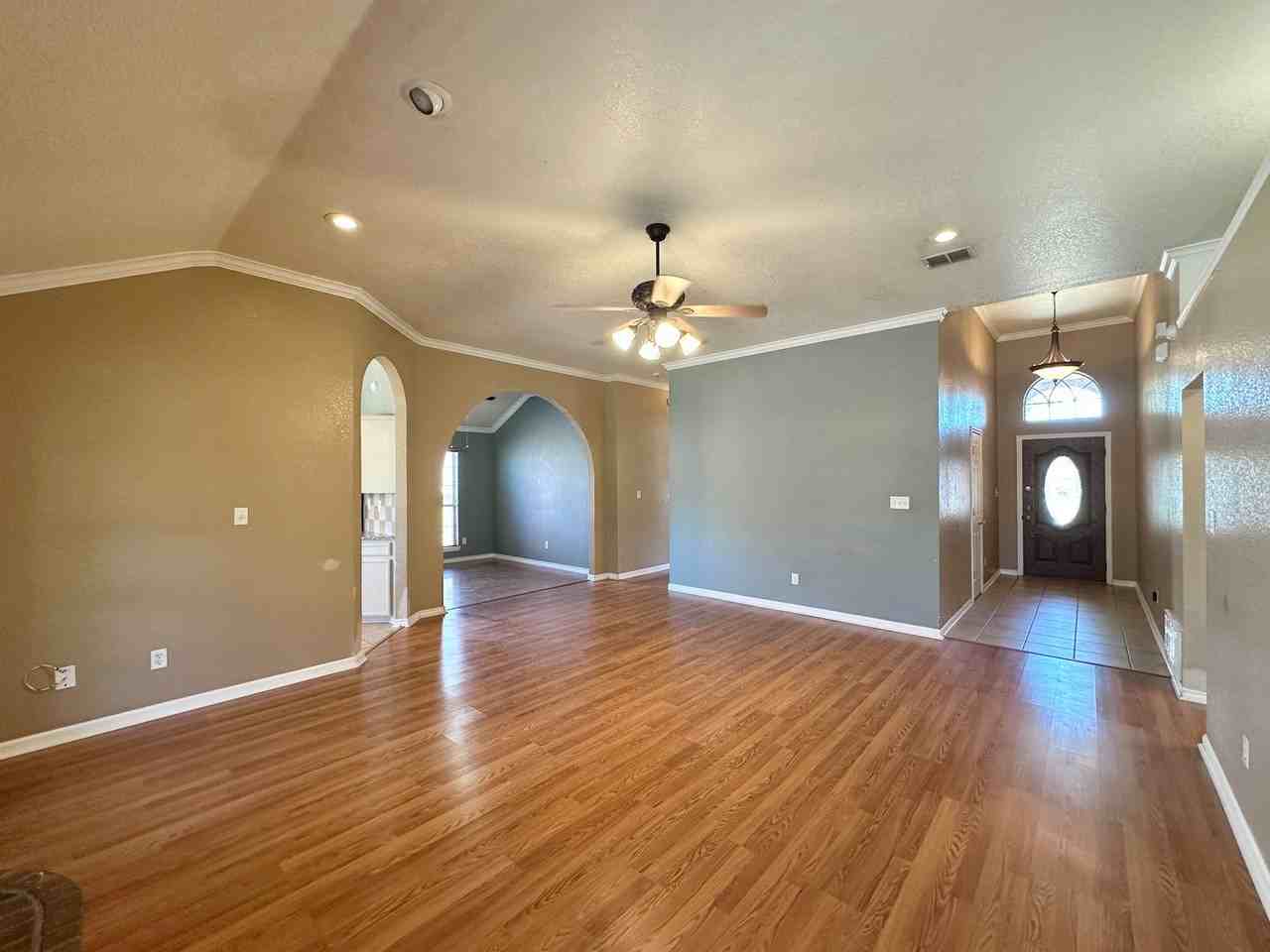 607 Mustang Trail - Photo 4 of 40