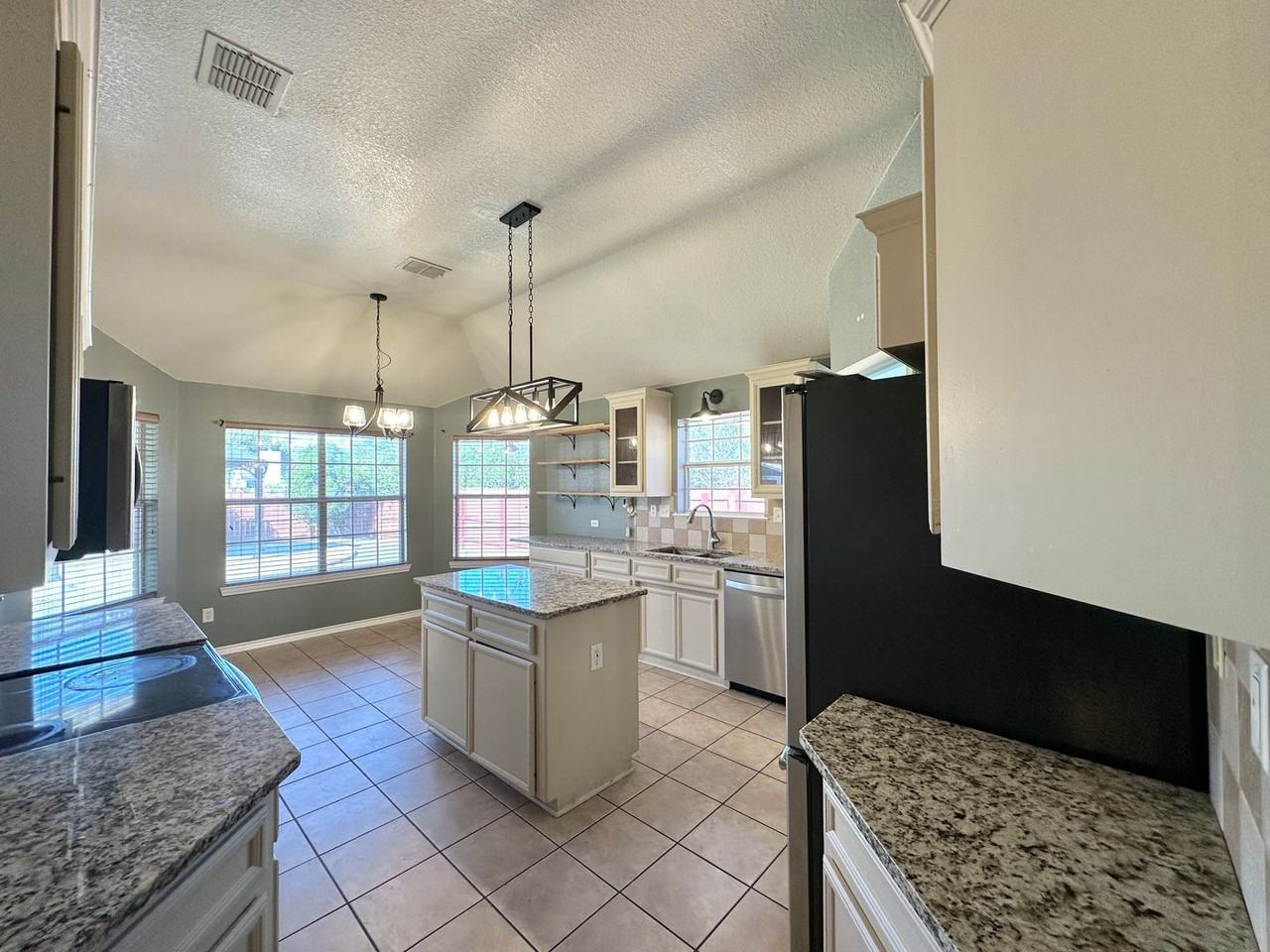 607 Mustang Trail - Photo 6 of 40