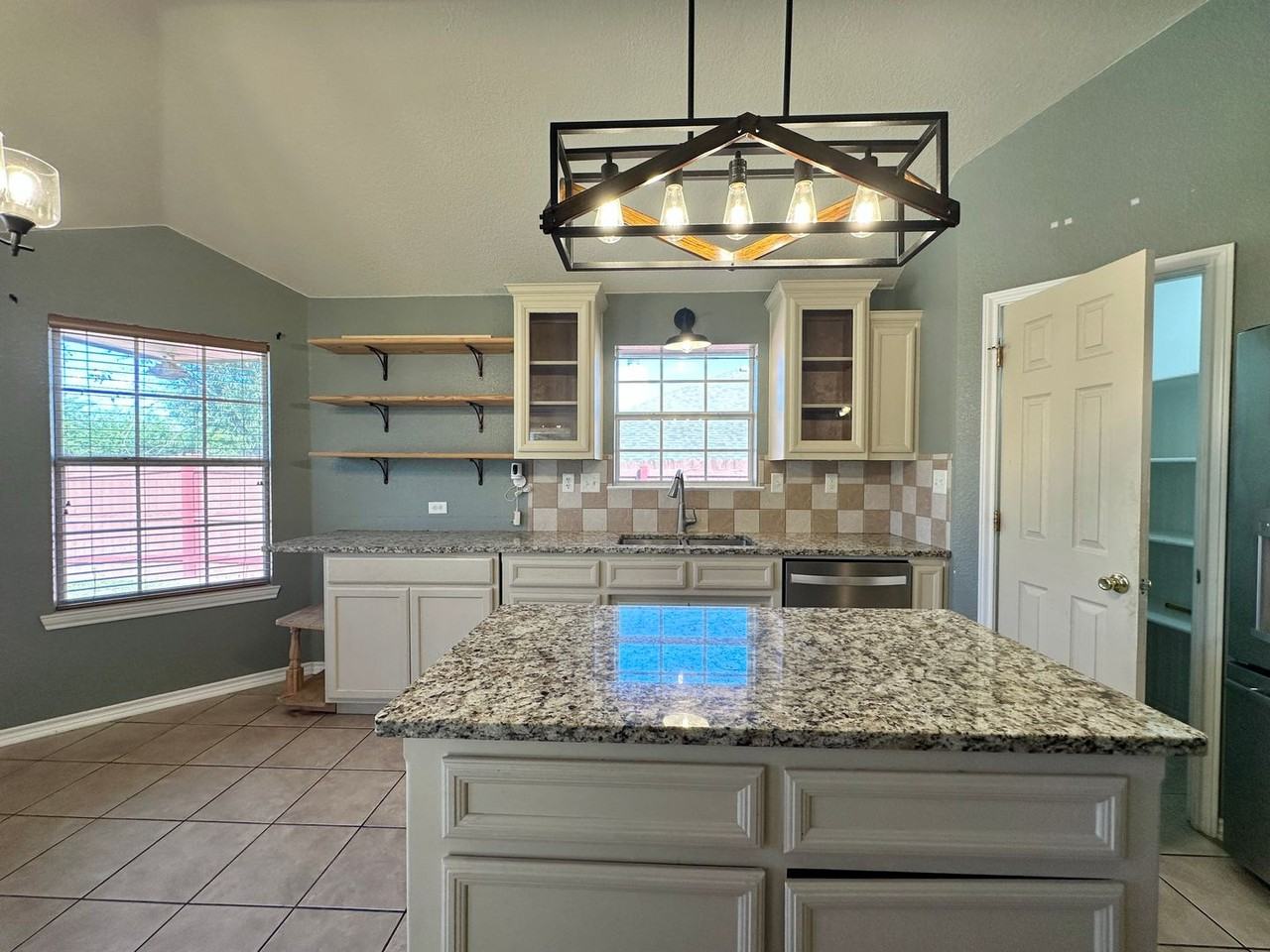 607 Mustang Trail - Photo 7 of 40