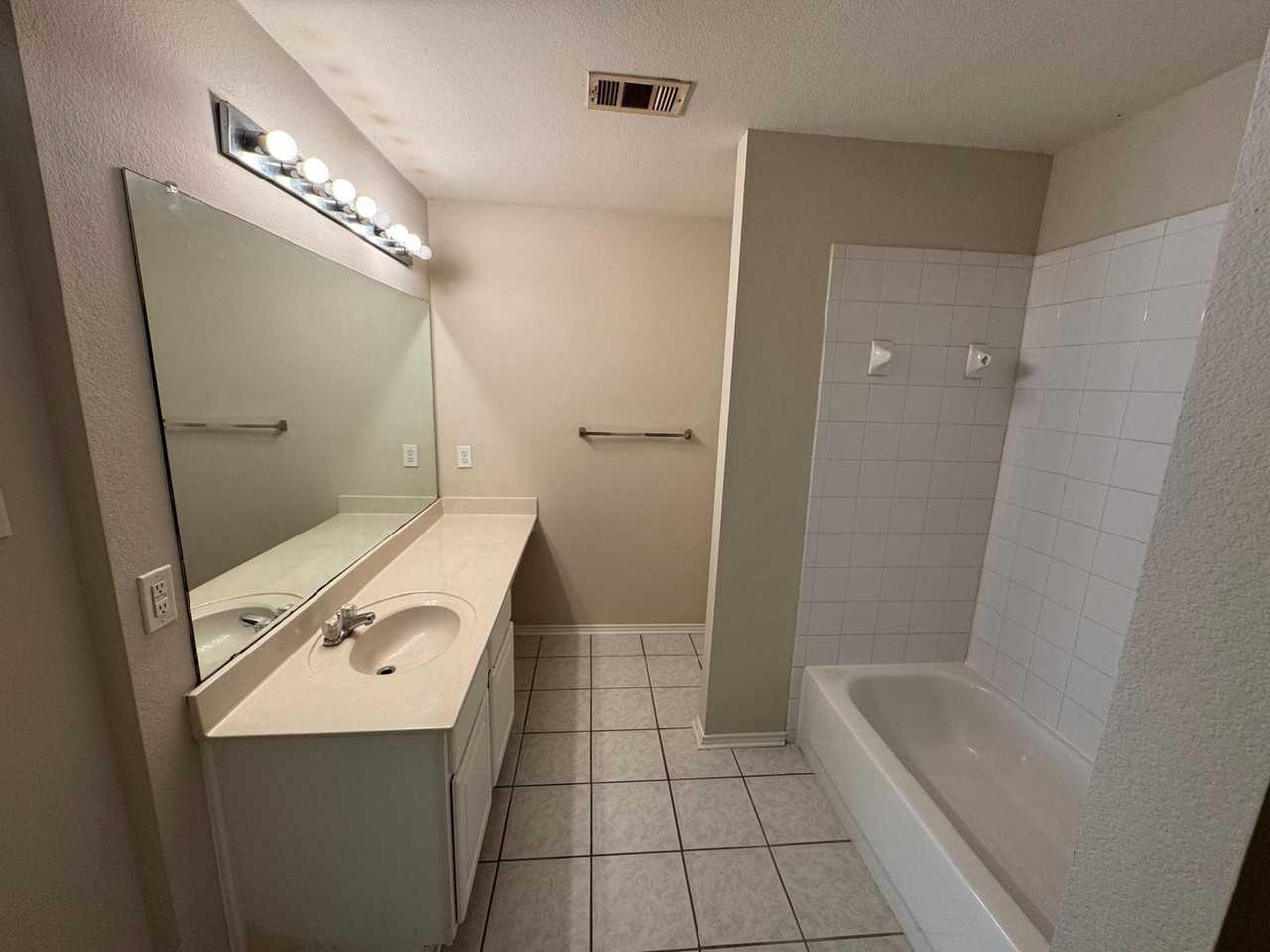 9205 Lenox Dr - Photo 3 of 42