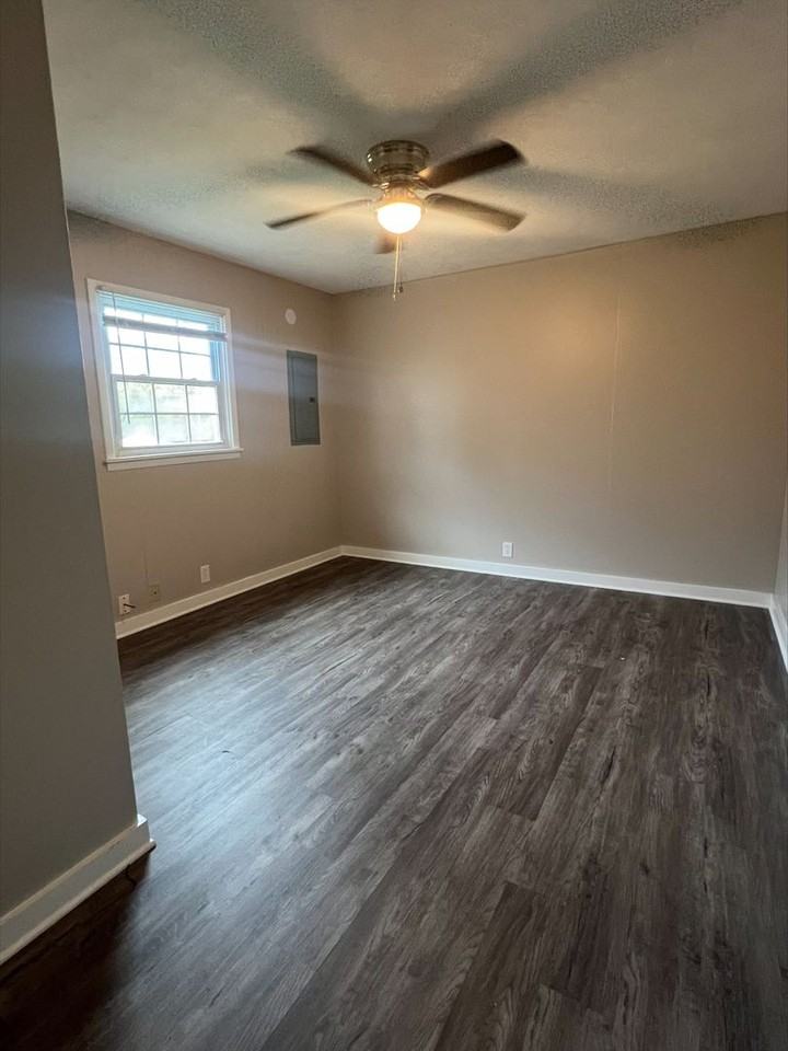 1408 Knob Creek Rd - Photo 3 of 11