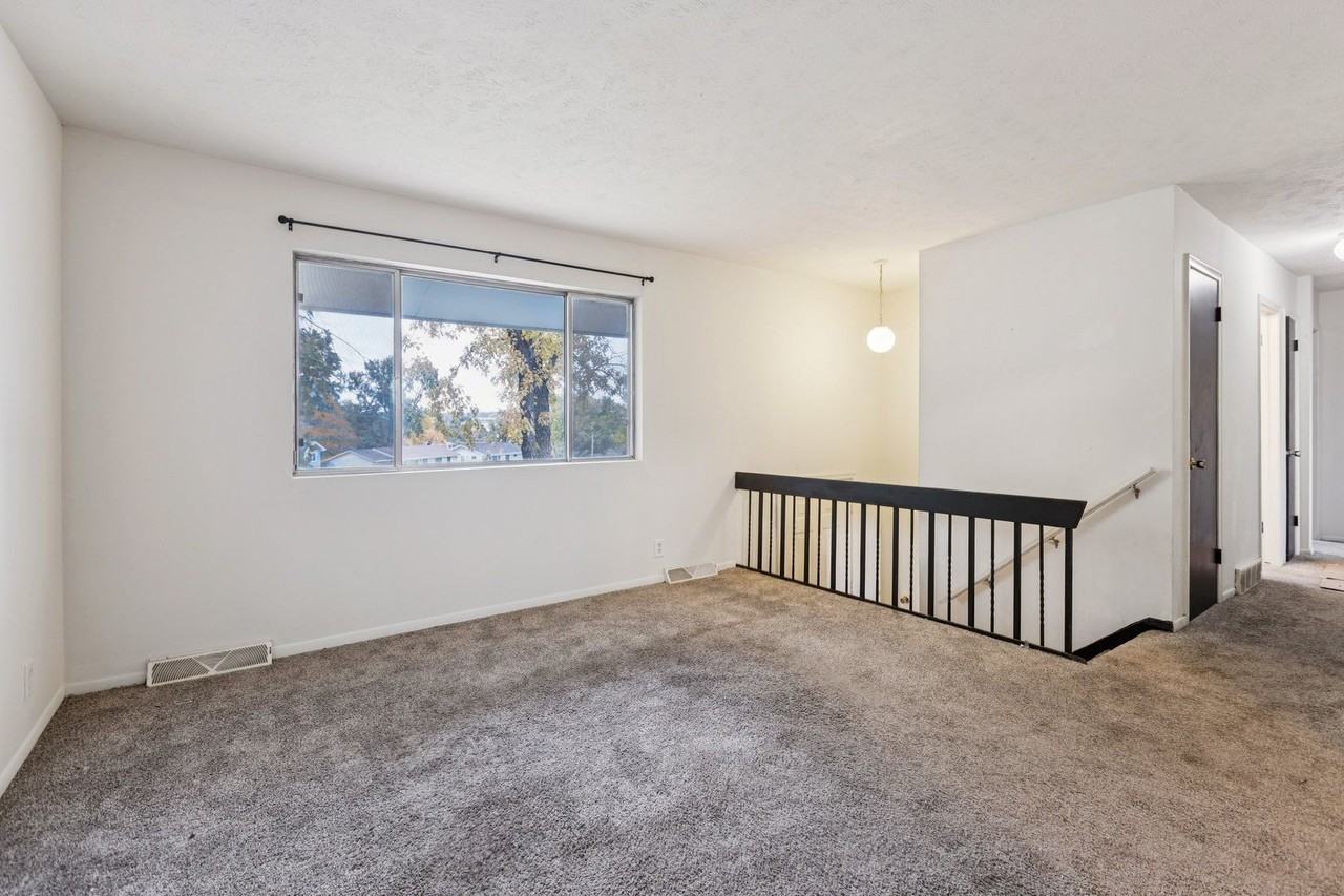 14009 Weir St - Photo 3 of 22