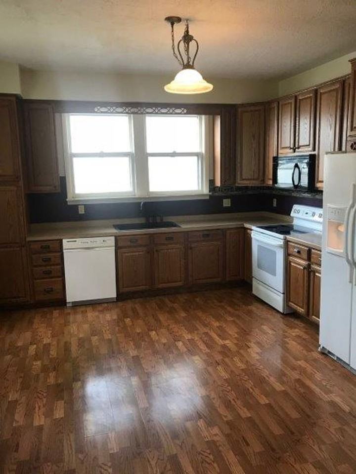 608 Norwood St - Photo 4 of 11