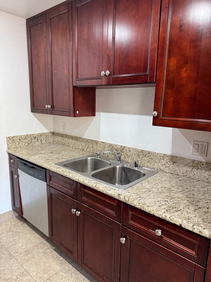 5708 Woodman Ave #3 - Photo 5 of 15