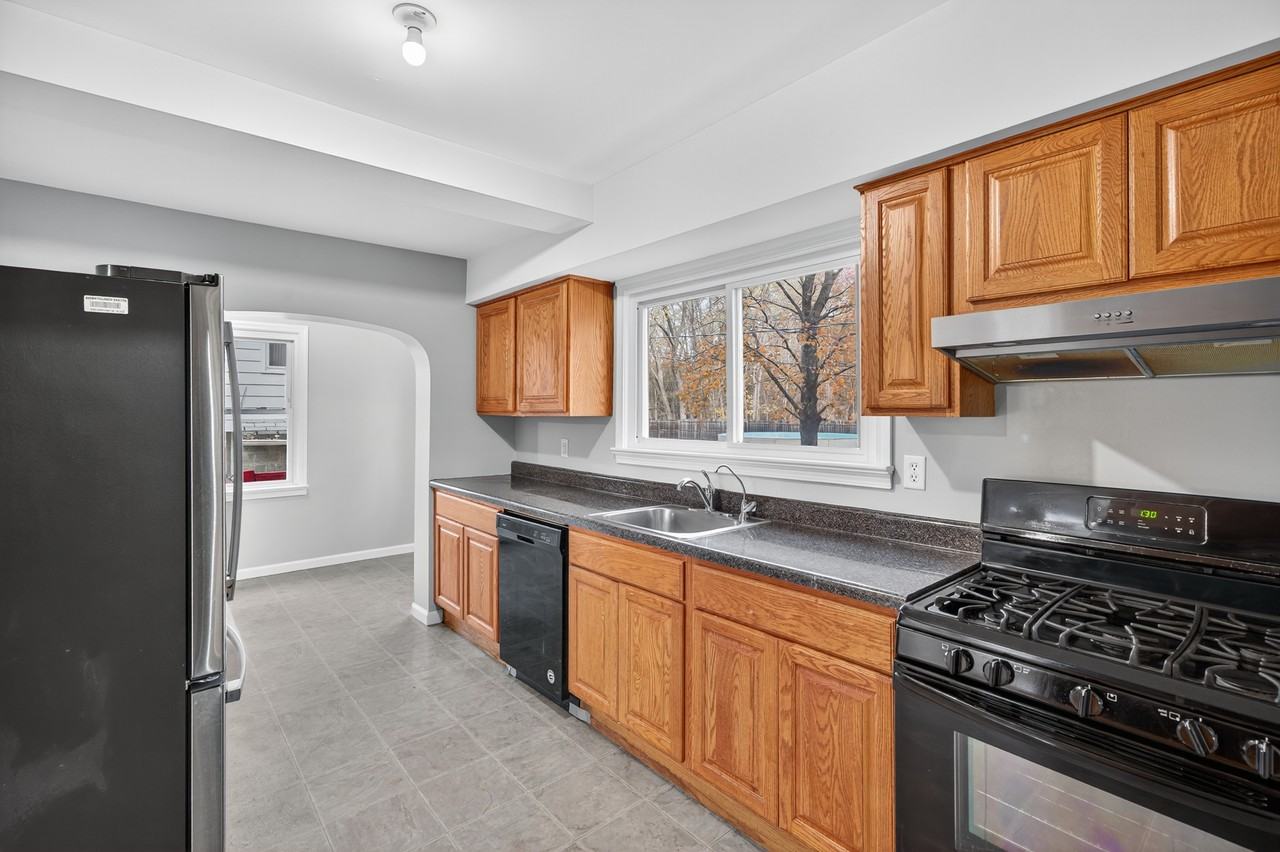 4 Lark St #NA - Photo 6 of 11