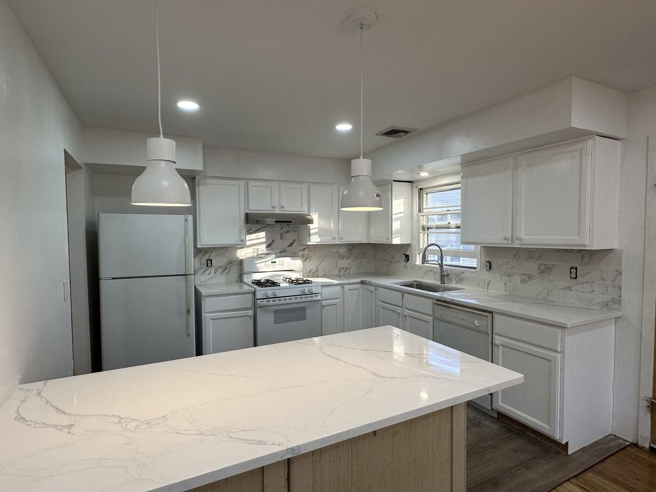 215 Livingston Ave #2 - Photo 2 of 15