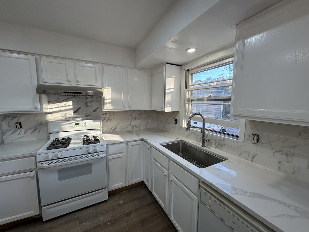 215 Livingston Ave #2 - Photo 3 of 15