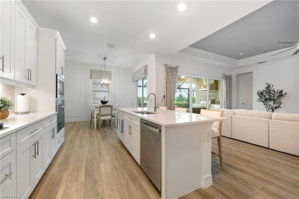 13528 Blue Bay Circle - Photo 7 of 48