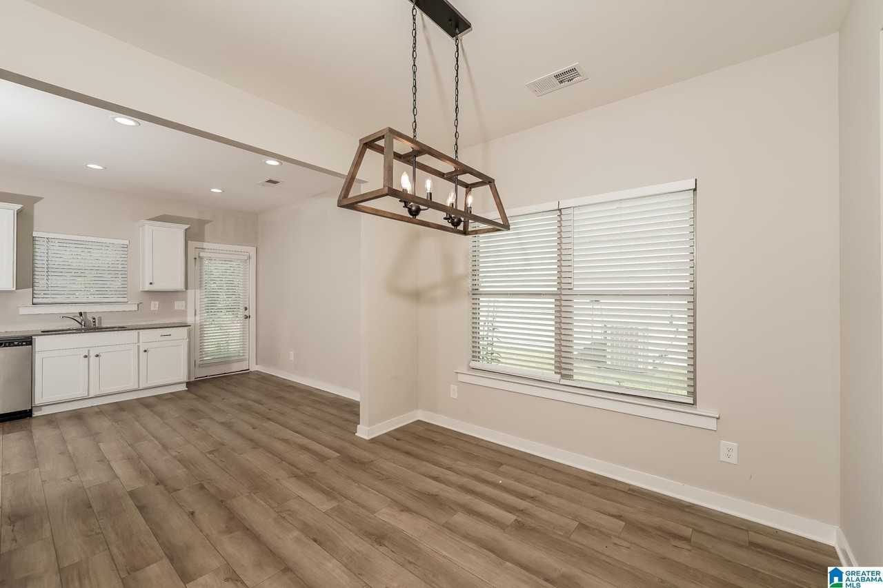 142 Kings Way - Photo 5 of 16