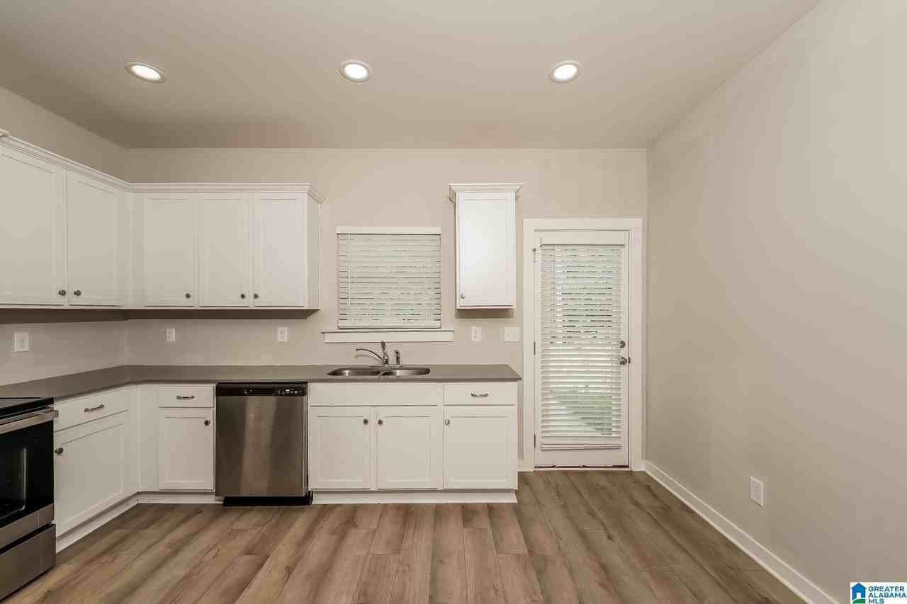 142 Kings Way - Photo 7 of 16