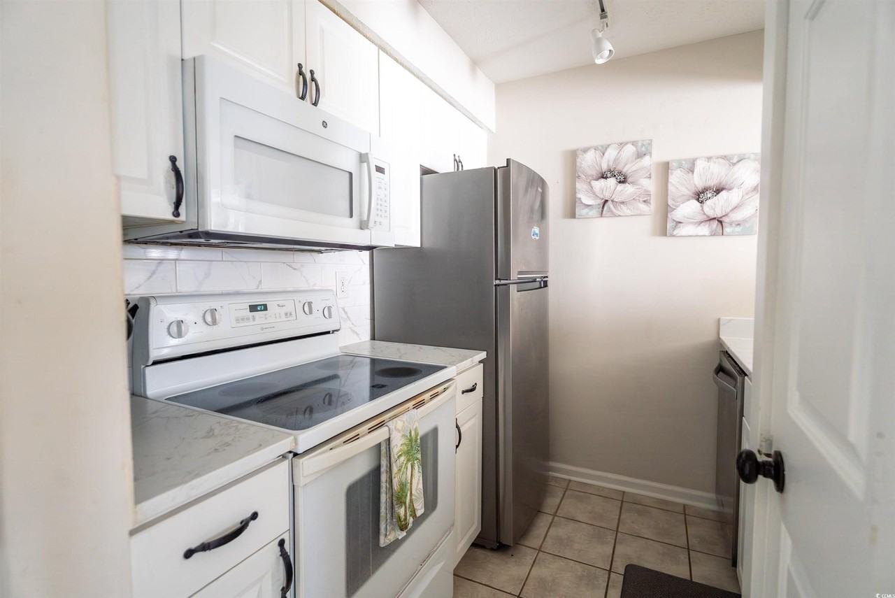 4715 Cobblestone Dr - Photo 3 of 12