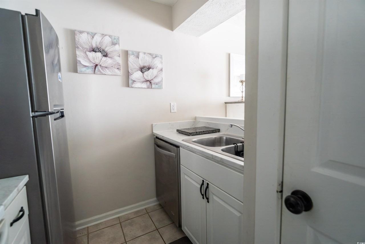 4715 Cobblestone Dr - Photo 4 of 12