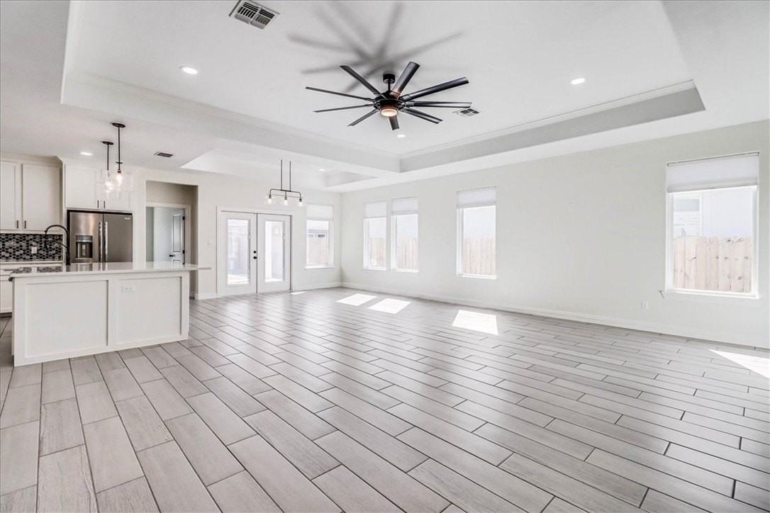 4126 Azali Dr - Photo 4 of 39