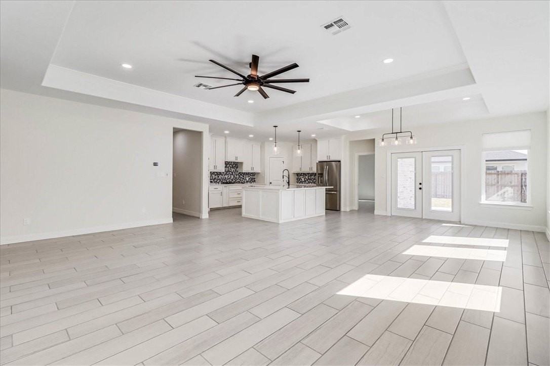 4126 Azali Dr - Photo 5 of 39