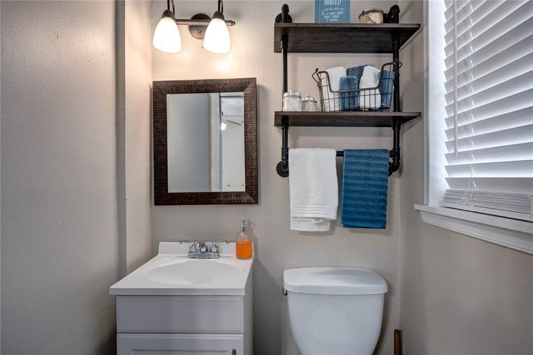 3906 Barnes St - Photo 7 of 12