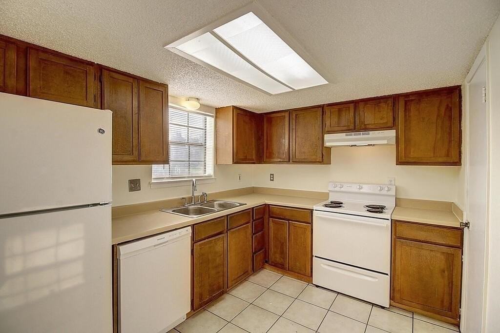 2314 2314 Capitan Unit A Drive - Photo 2 of 10