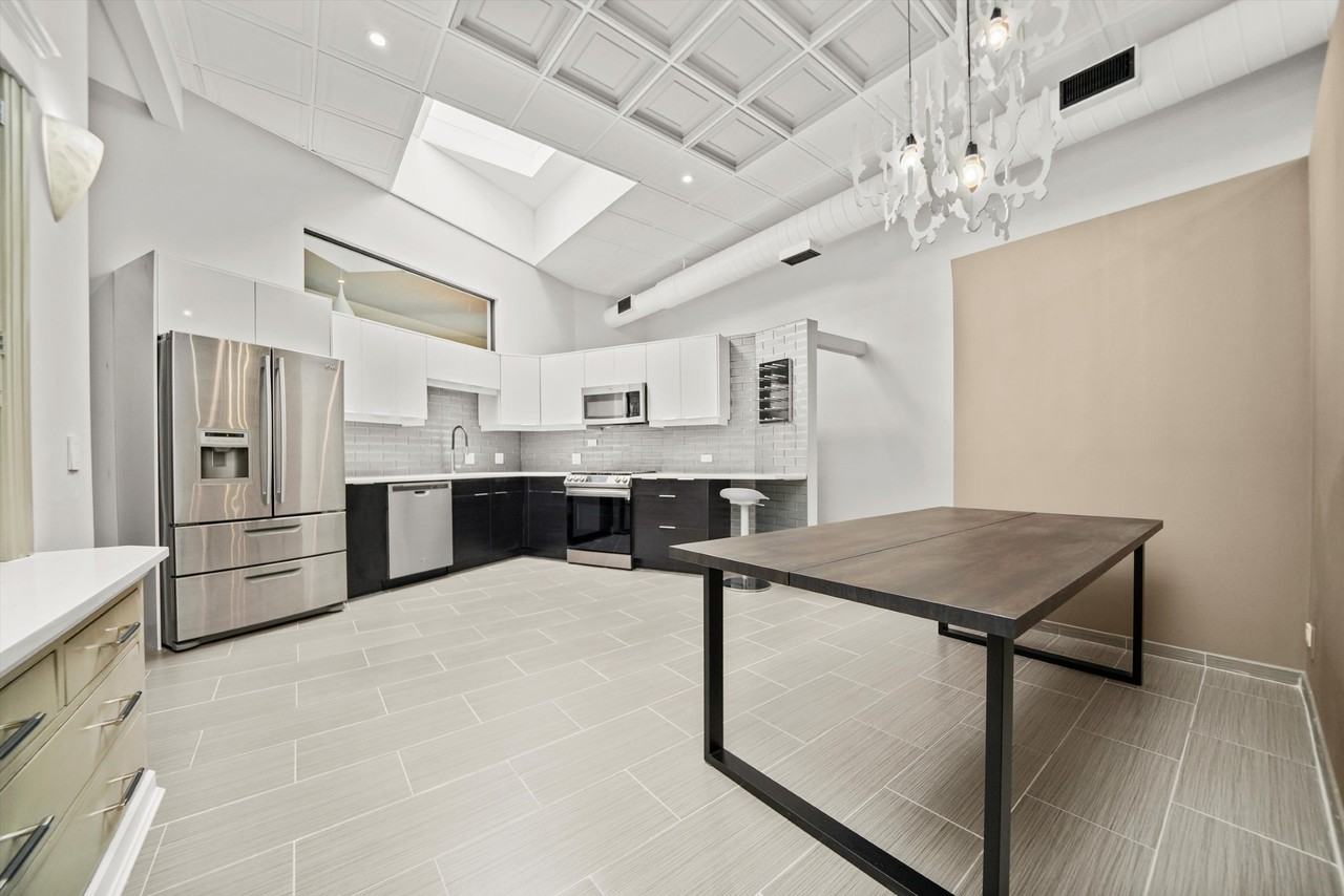 300 N Ogden Ave #202 - Photo 3 of 25