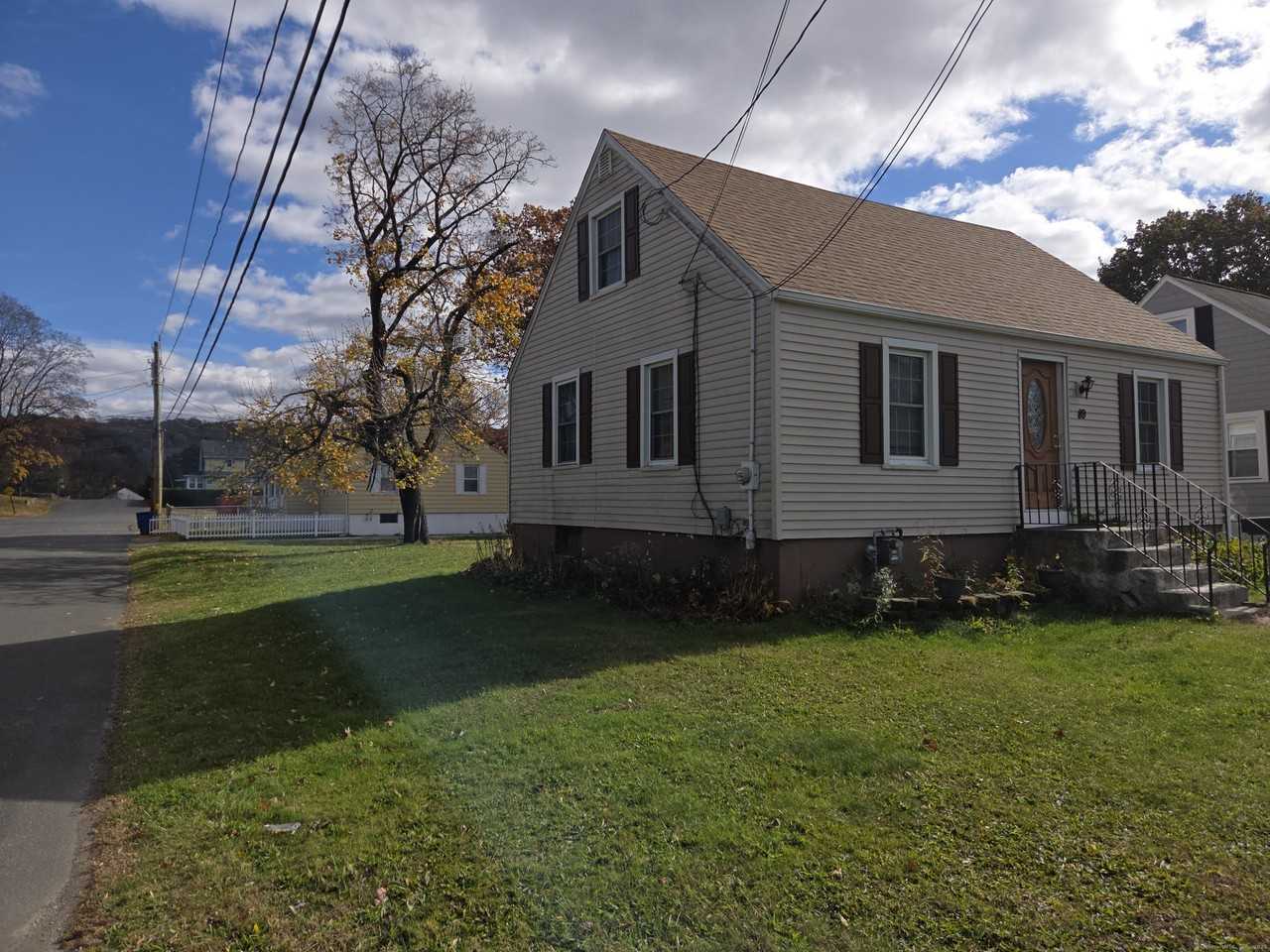 89 Tracy Ave - Photo 2 of 11