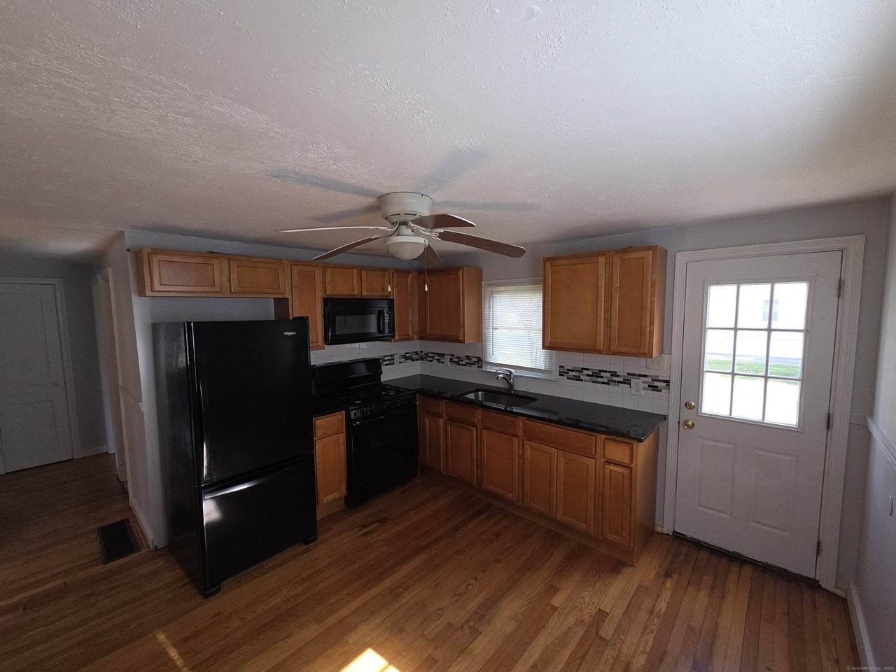 89 Tracy Ave - Photo 4 of 11