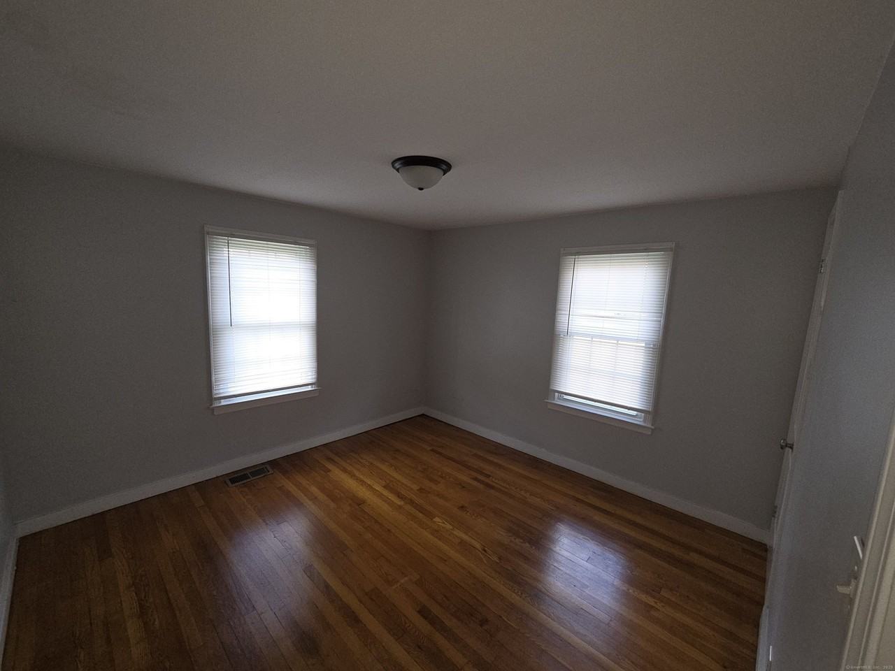 89 Tracy Ave - Photo 5 of 11