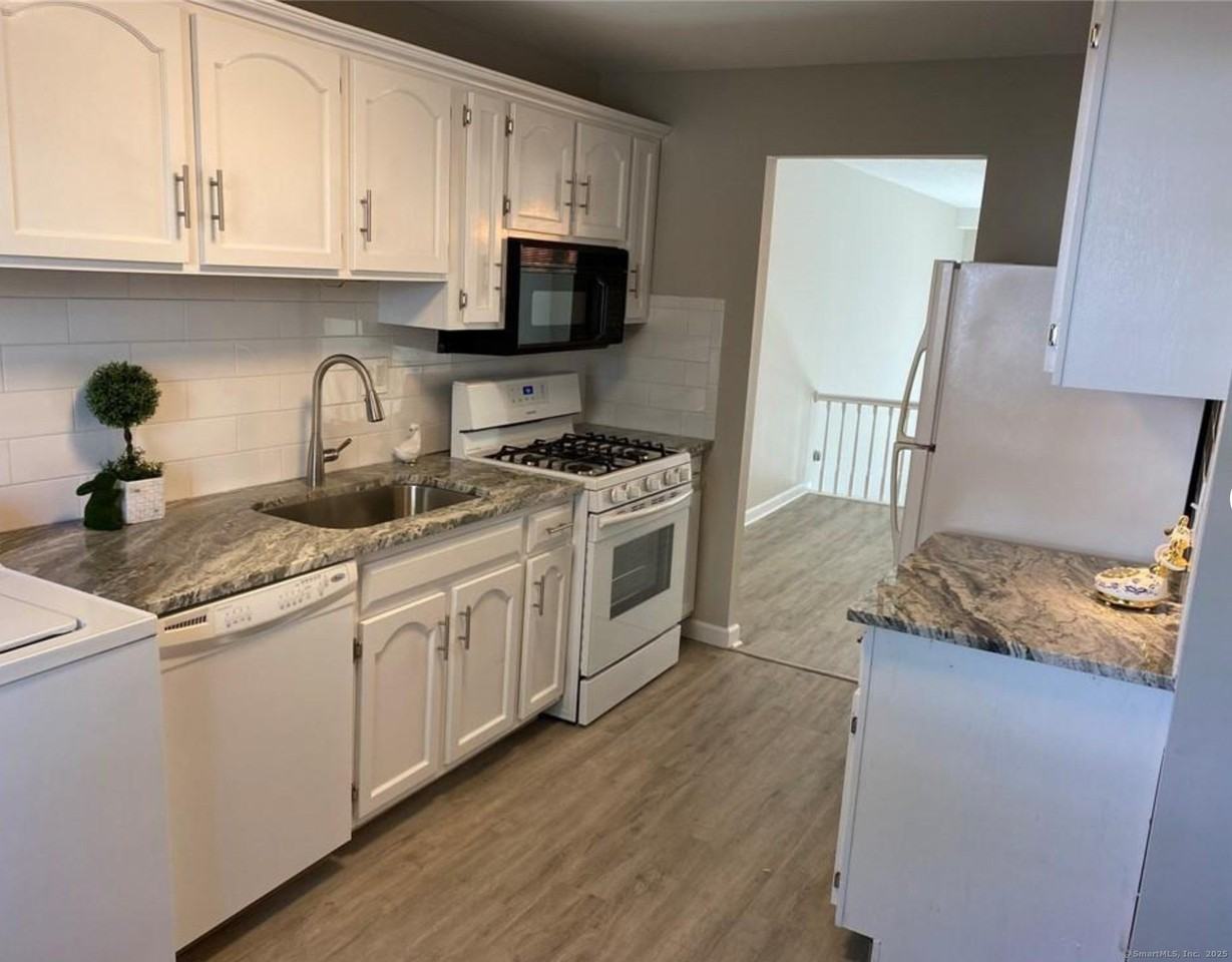 99 Brittany Farms Rd #F - Photo 4 of 31