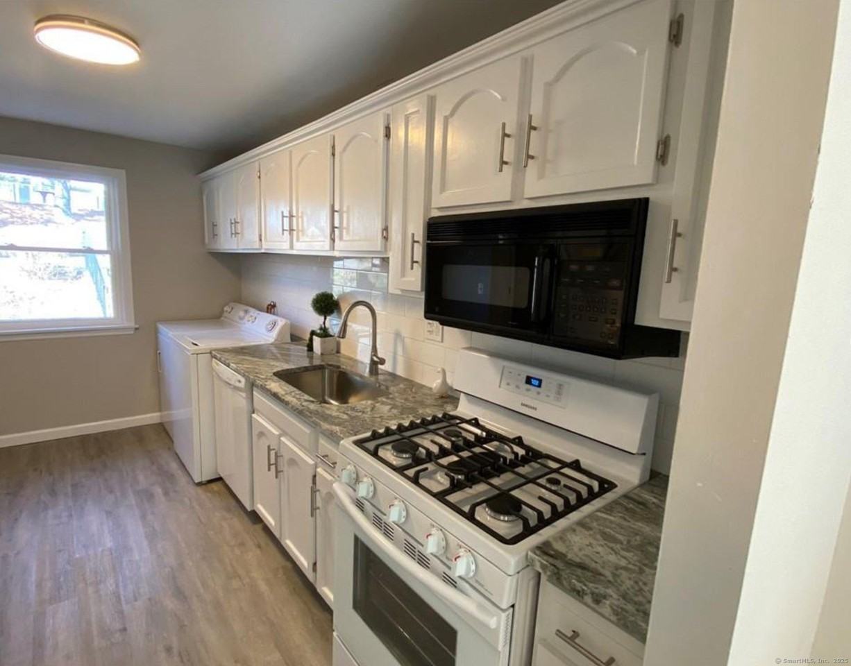 99 Brittany Farms Rd #F - Photo 5 of 31