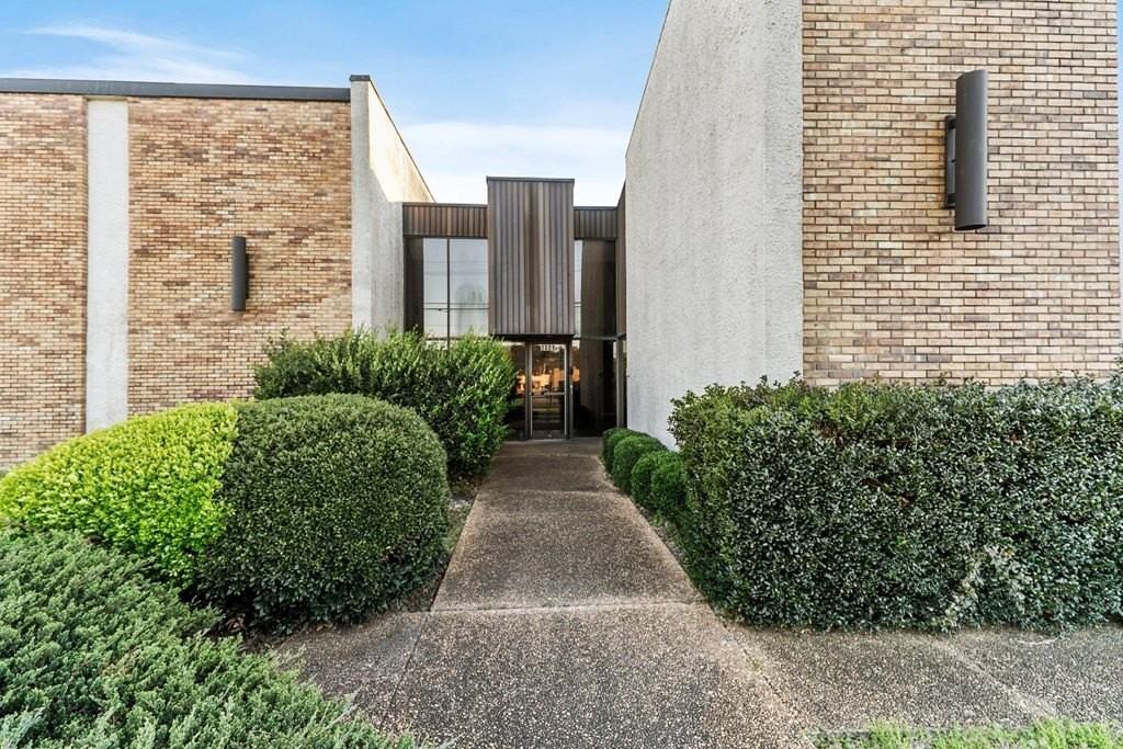 2221 Ross Clark Cir - Photo 4 of 50